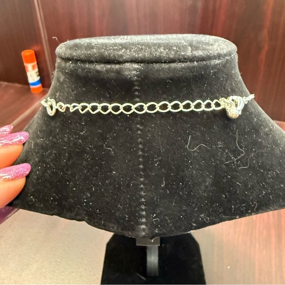 Avon Silvertone Double Heart Necklace with Delicate Chain NIB vintage 2007 - Picture 6 of 7